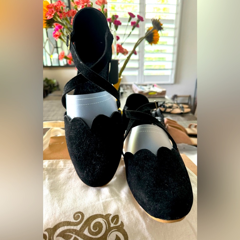 Elf NWOT flat hand made shoes